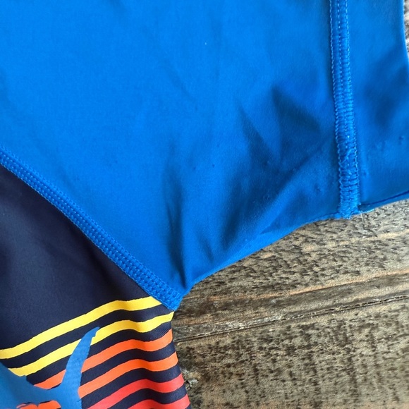 Hanna Andersson Rash Guard Top blue shark pattern size 5T - Picture 3 of 4